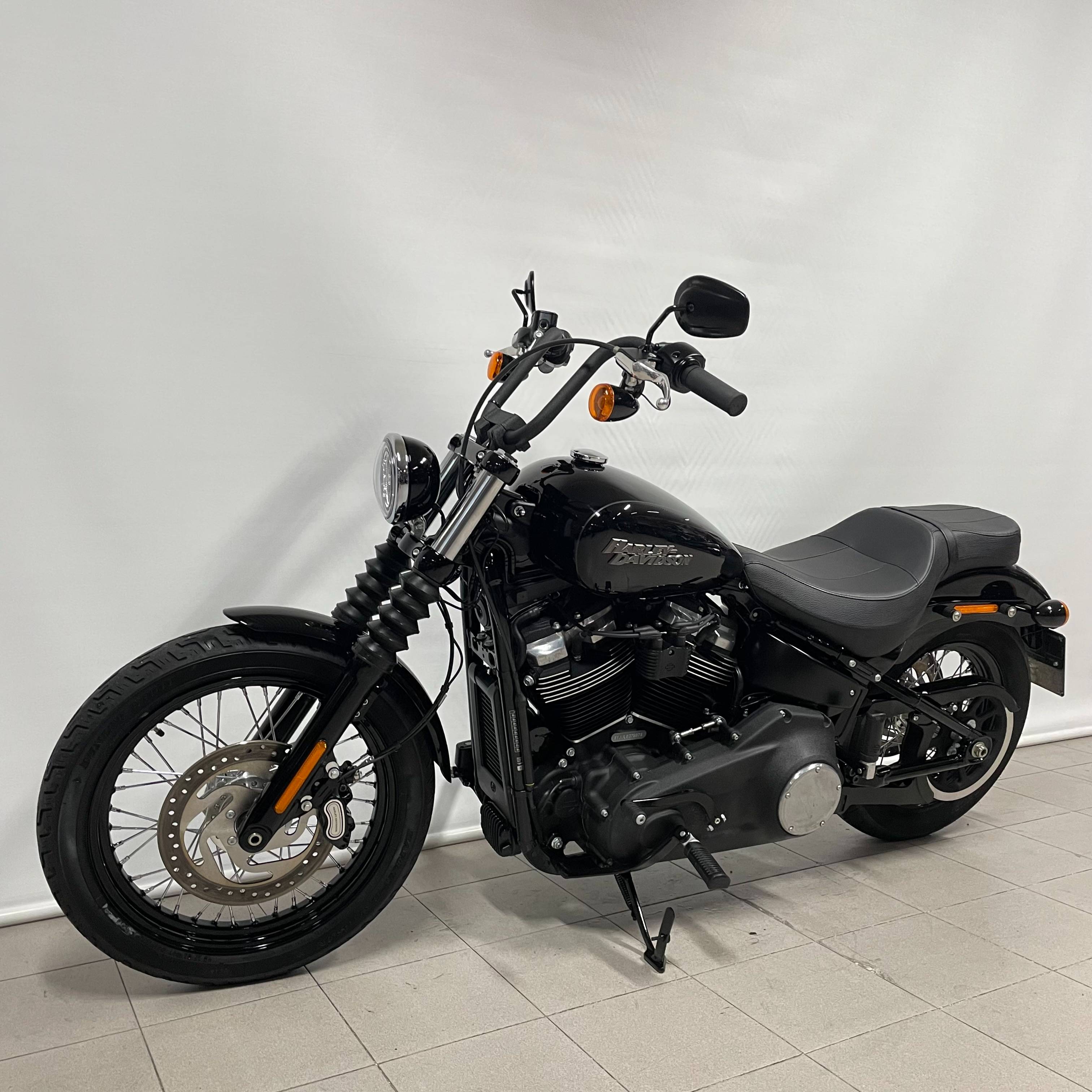 Vendo HARLEY DAVIDSON 107 STREET BOB Usata Shock Honda